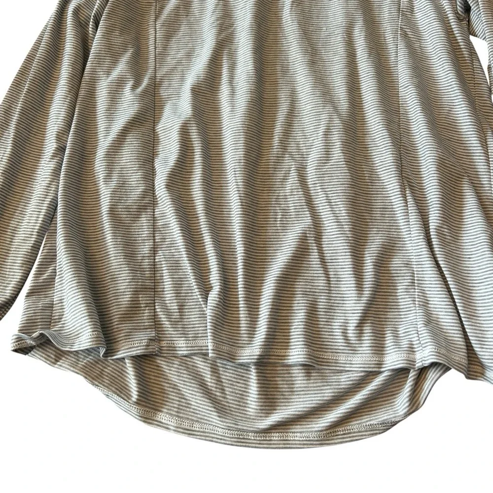 Athleta‎ Girl Shirt XL / 14 Gray Pleated Back Athletic Thumbholes Preppy Stripe